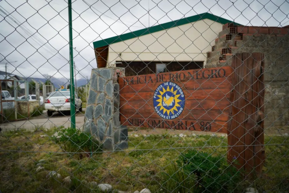 El sujeto la roció con combustible y ella corrió hasta la unidad policial.