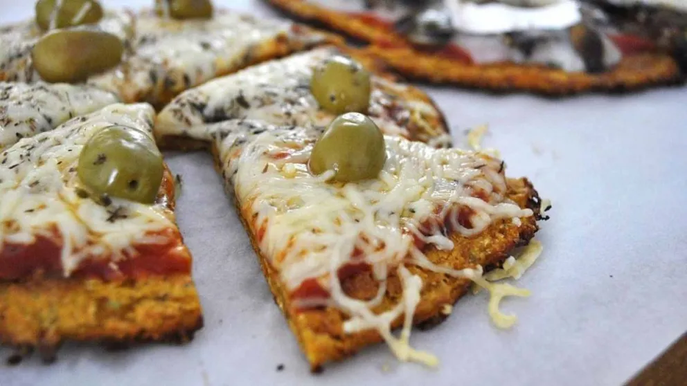 Pizza con masa de zanahoria.
