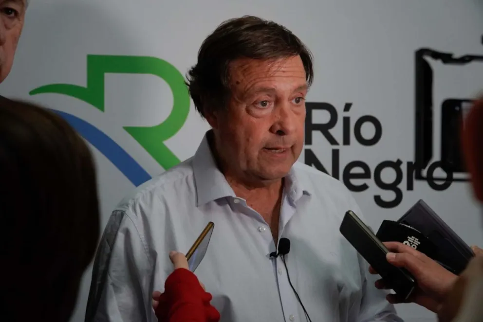 El gobernador recalcó que se inscribieron 600 profesionales médicos tras su convocatoria en todo el país.