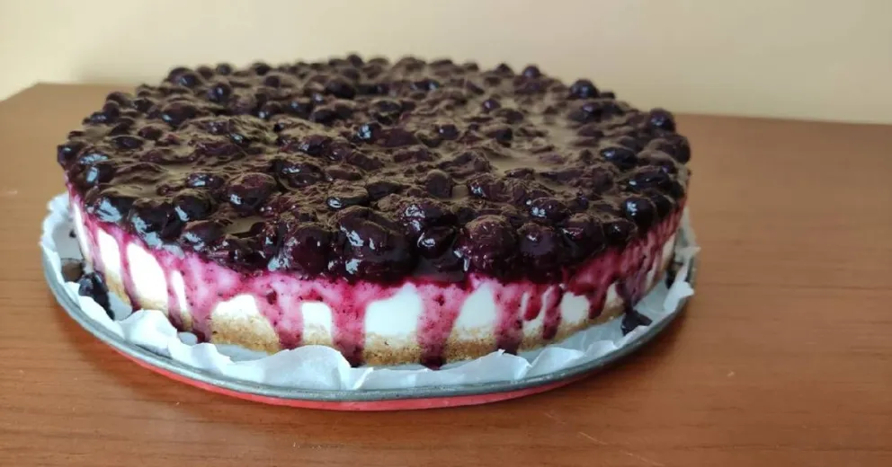 Tarta de yogur y arándanos en cuatro pasos.