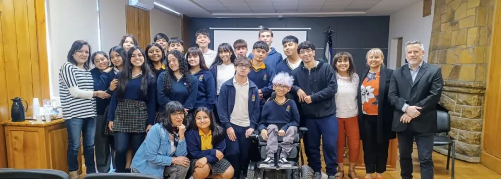 Los jóvenes participaron de manera activa, realizando consultas y brindando opiniones. 