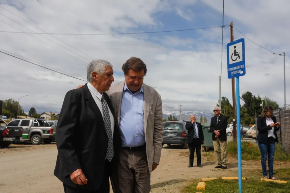 El gobernador Alberto Weretilneck estuvo presente junto al intendente de Dina Huapi, Hugo Cobarrubia / Fotos Matías Garay  
