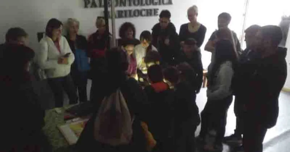 Visitar el Museo Paleontológico Bariloche es una gran opción.