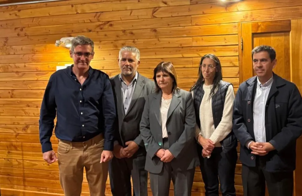 La ministra de Seguridad mantuvo un encuentro donde le refirieron la situación que atraviesa aquella localidad.