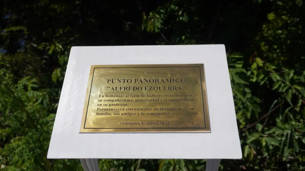 Sentido homenaje a Alfredo Ezquerra con la colocación de la placa, también pondrán una obra de arte.