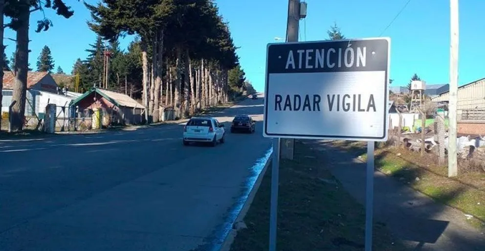 Se intimó a los municipios que utilizan radares sin habilitación, como Bariloche y Dina Huapi, para que los retiren. (Imagen ilustrativa)