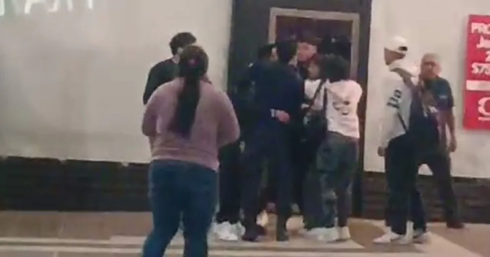 La víctima y uno de los supuestos agresores resultaron con heridas menores.