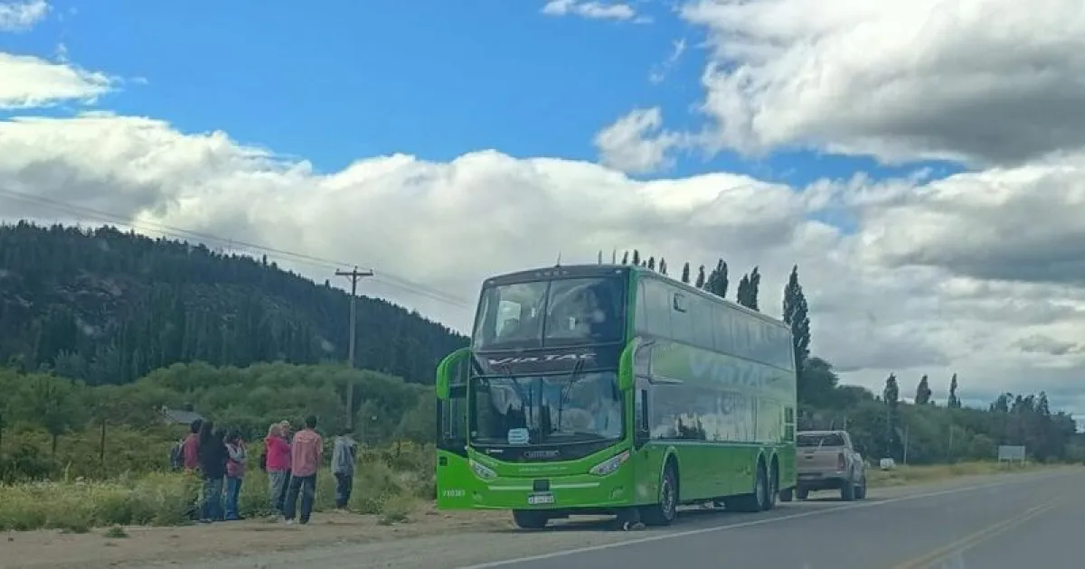 Por una falla mecánica pasajeros quedaron varados en la Ruta 40 ...