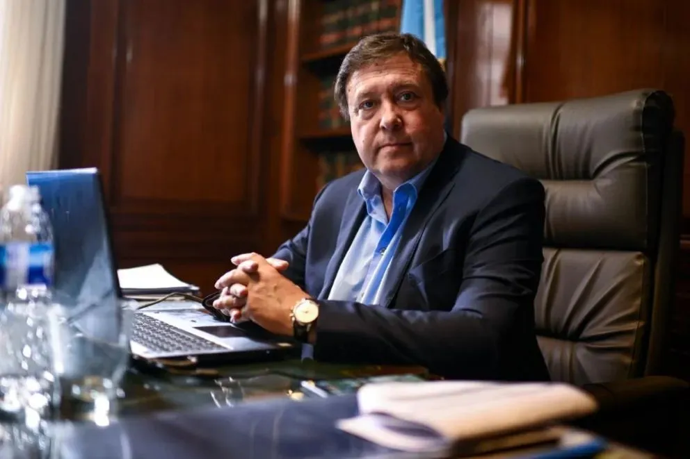 El mandatario provincial brindó una entrevista en Canal 10 donde abordó varios temas.