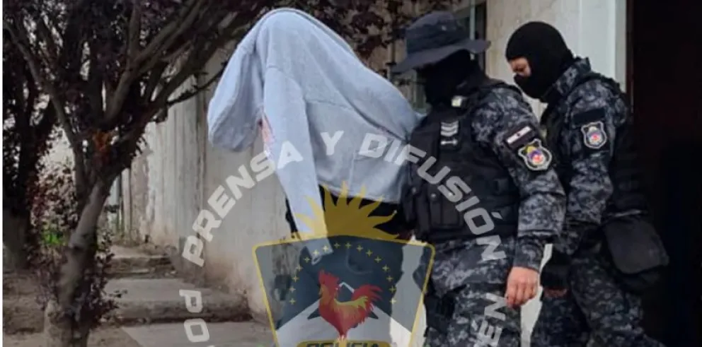 El demorado siendo trasladado. 