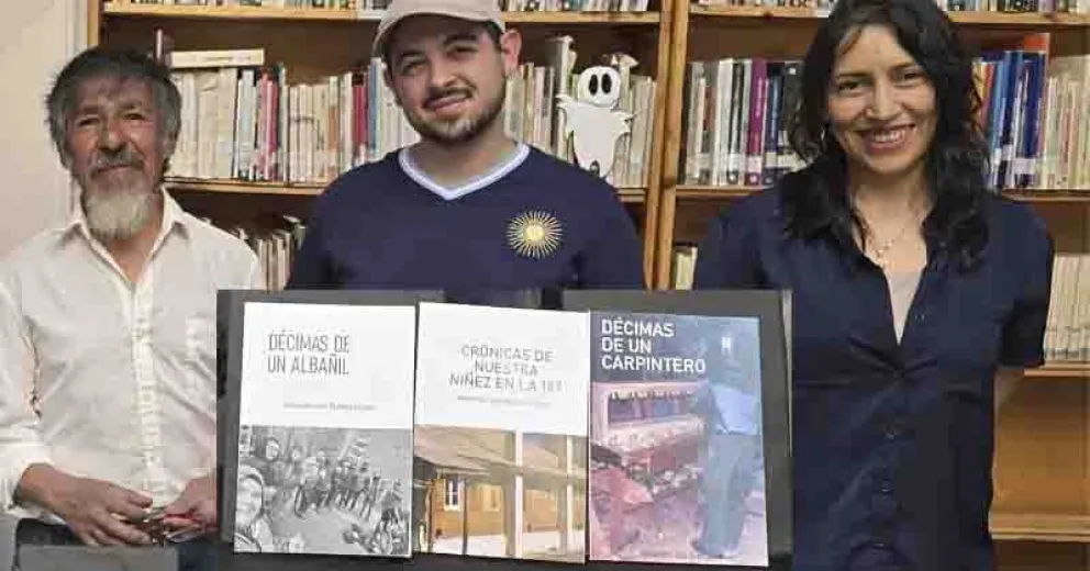 Abel Almendra al momento de la presentación de su tercer libro. 