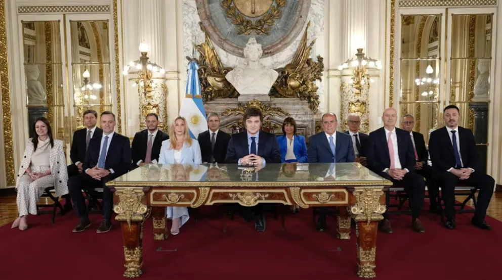 El presidente Javier Milei y su gabinete. 