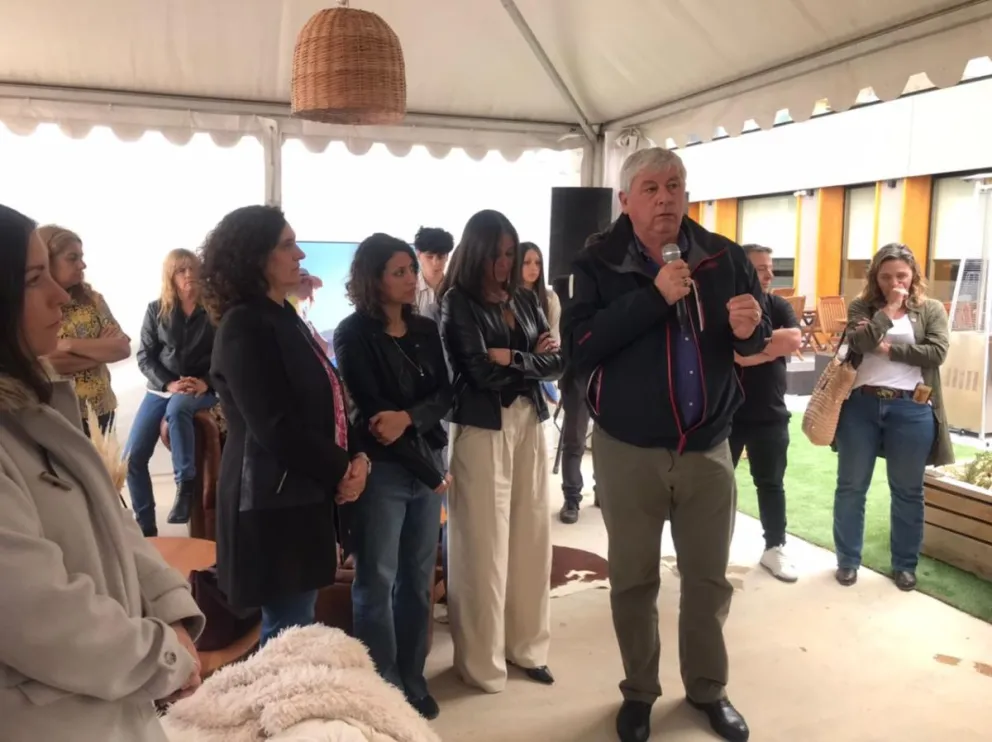 El acto se realizó con la presencia de autoridades municipales. 