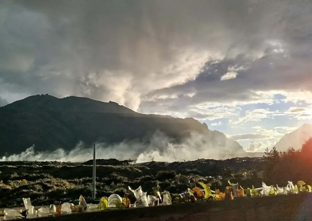 Postal de fuego: un tema recurrente que preocupa (fotos cedidas por la junta vecinal Villa Lago Gutiérrez).