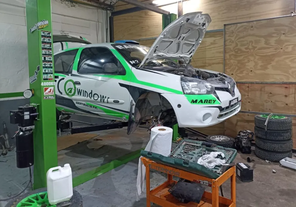 Últimos preparativos para una carrera importante en la ciudad. 