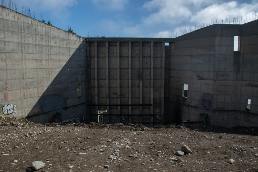 La estructura tiene más de 40 años de abandono.