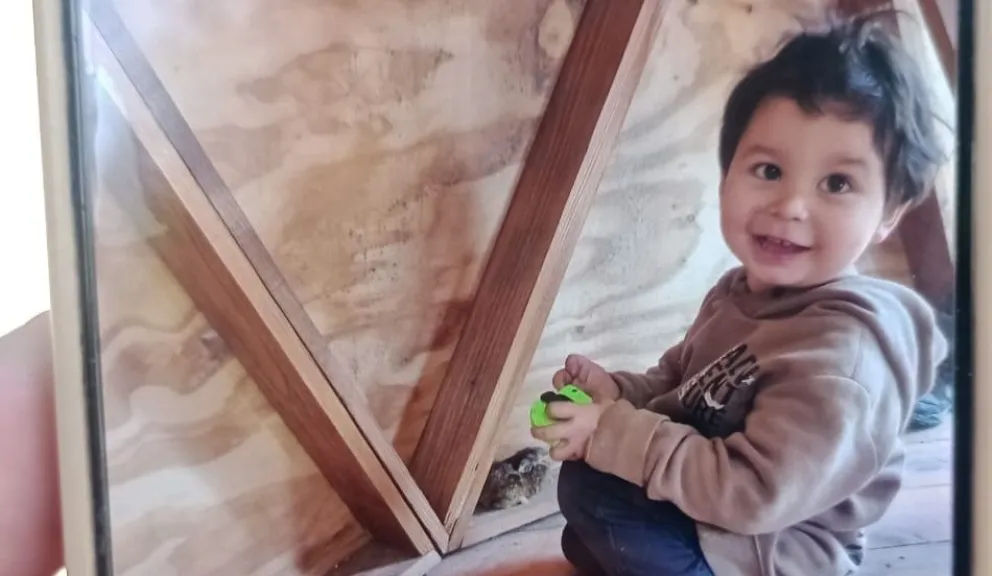 La foto que trascendió en las redes sociales del niño.
