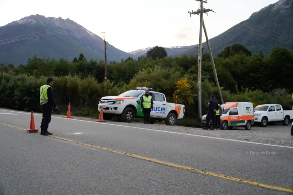 Los efectivos policiales de Seguridad Vial estuvieron durante toda la jornada de ayer y hoy en la ruta. (Foto: Facundo Pardo)