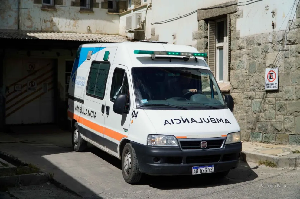 Fue trasladado de urgencia al nosocomio público donde fue asistido.