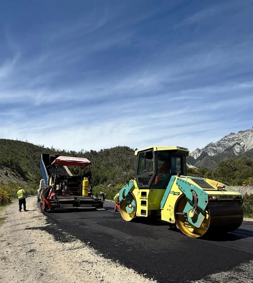 Avanzan los trabajos de bacheo en la Ruta 40 entre Bariloche y El ...