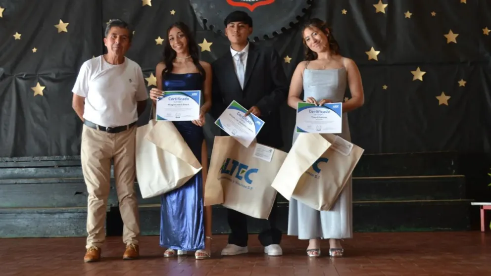 Estudiantes de escuelas técnicas de Bariloche realizaron prácticas en la fábrica de la empresa. Crédito: Gobierno Río Negro 