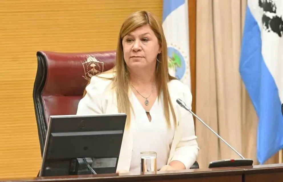 En total 30 votos fueron afirmativos para destituir a Ruiz.