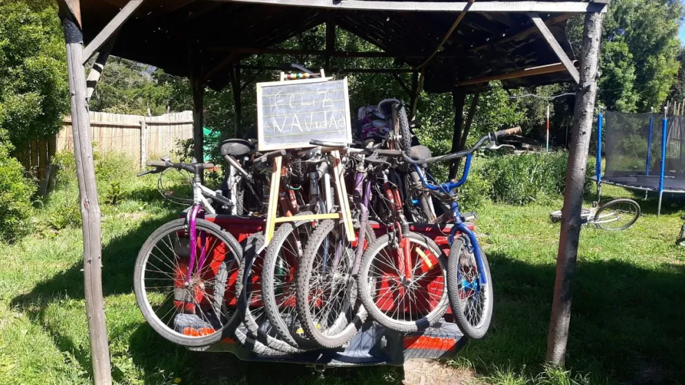 Dedicó largas horas para hacer felices a muchos niños.