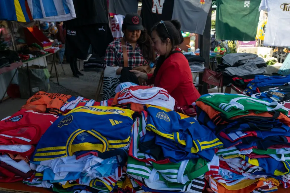 La ropa deportiva para niños, una de las opciones que más eligen los barilochenses. (Fotos: Facundo Britos)