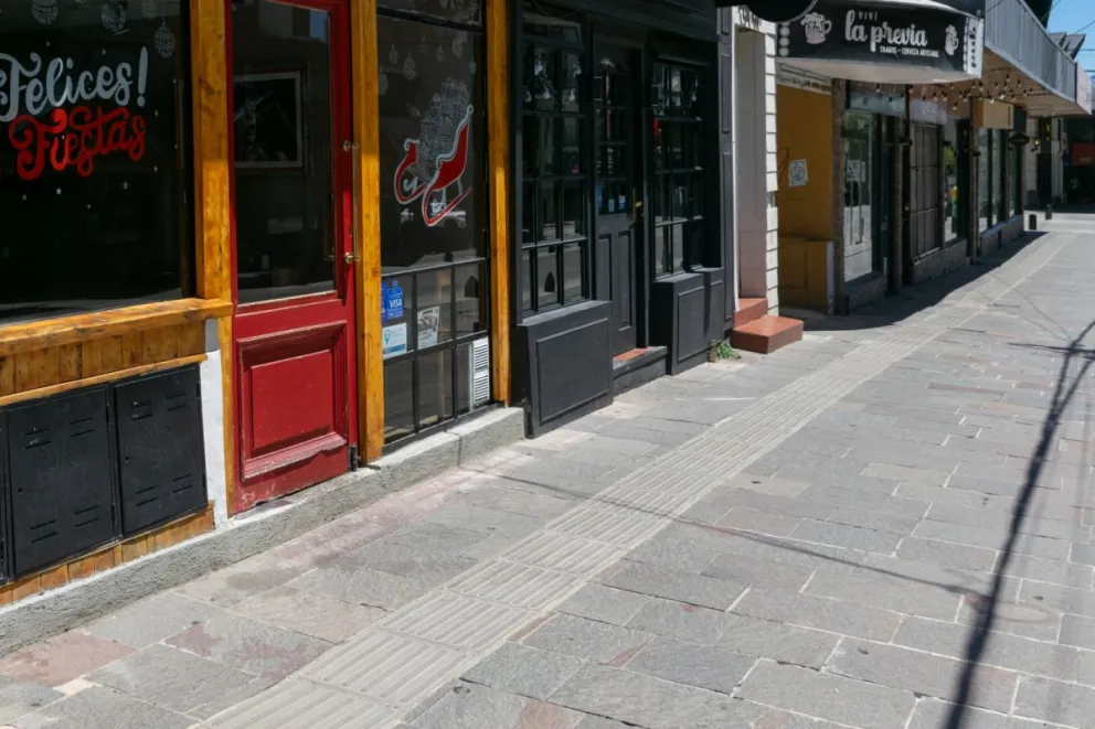 Al igual que en 2023, resultó difícil encontrar sitios para almorzar en el centro barilochense (fotos: Facundo Britos).
