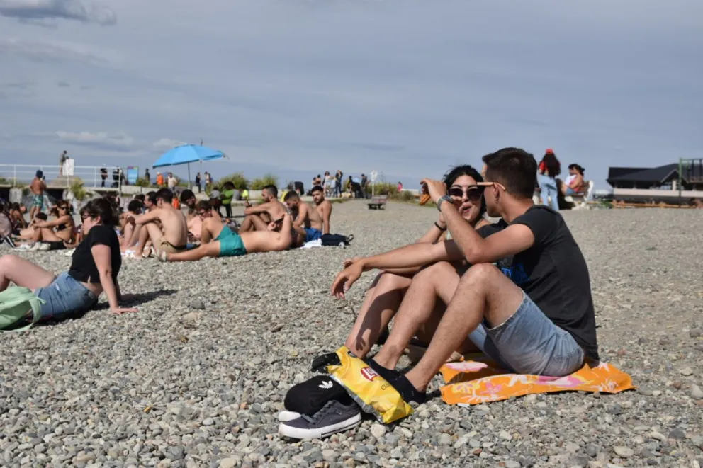 El último sábado del 2024 se despidió a puro sol y calor (fotos: Facundo Britos)