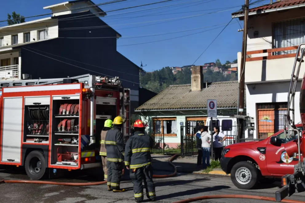 Uno de los primeros incendios a pocas horas de la llegada del nuevo año. / Foto Facundo Britos 