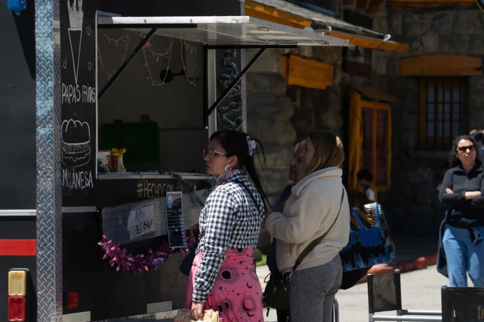Carrito gastronómico en el Centro Cívico, una alternativa distinta (fotos: Facundo Britos).