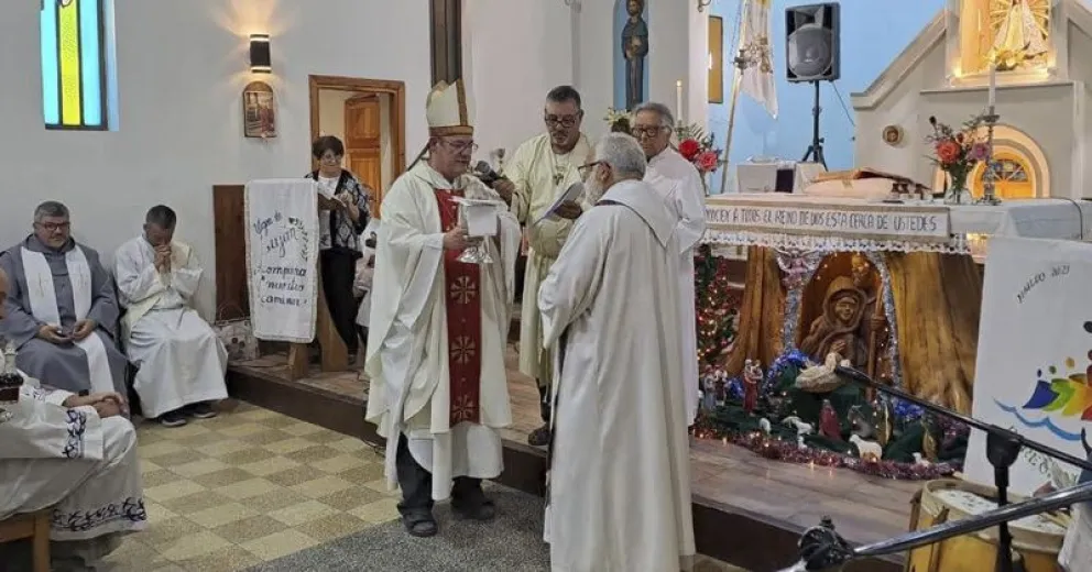 La ceremonia religiosa realizada en la parroquia de El Bolsón.