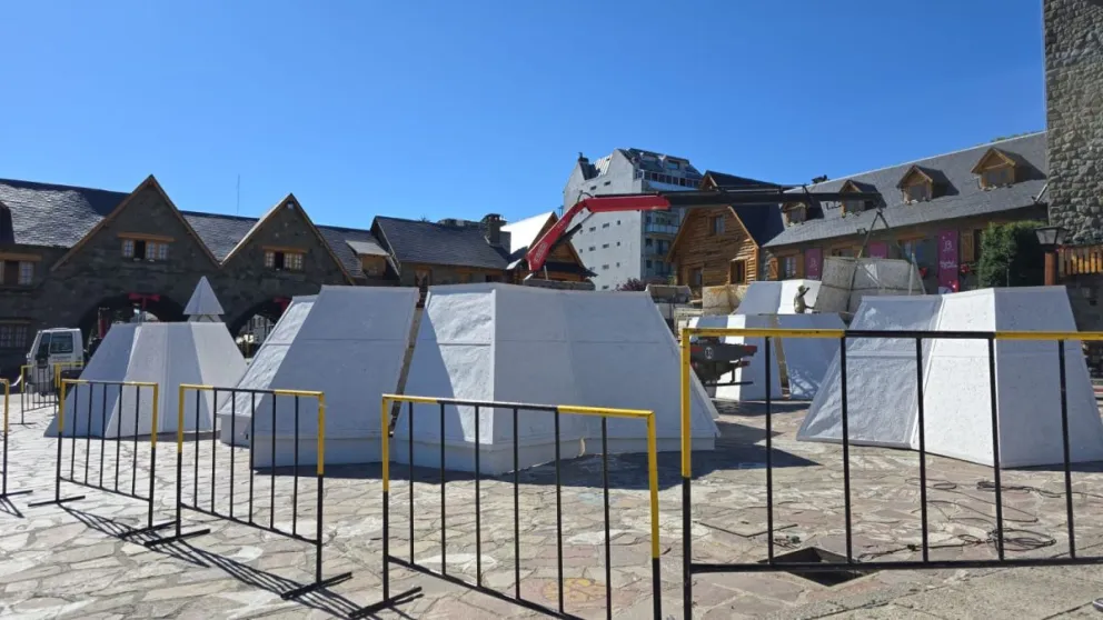 Un trabajo que recién empieza para quitar todos los adornos de las festividades. 