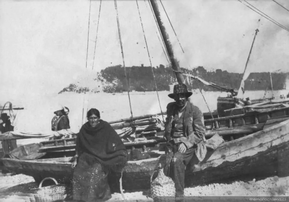 Familia de Chiloé hacia 1935. Memoria Chilena.