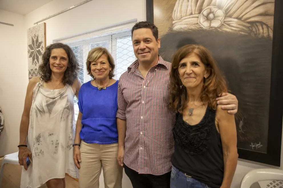 Valeria Fiala, Cristina Otamendi, Juan Ferrarini y Fernanda Cavallaro están a "Cuatro manos". Foto: Eugenia Neme.