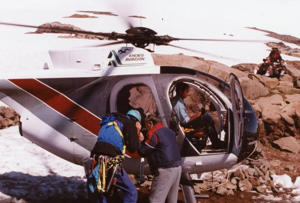 Campos dándole instrucciones a Bernacchi en Tronador. Foto: gentileza Toncek Arko.
