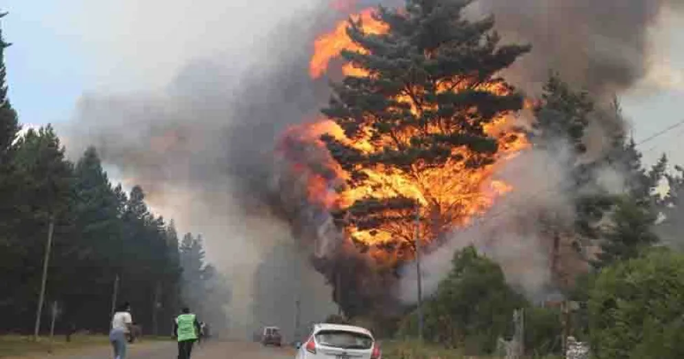 Imparable el incendio que comenzó hace solo algunas horas.