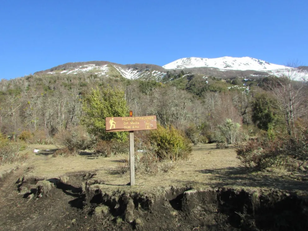 Inicio de la picada que conduce al cerro Falkner. Foto: Archivos del Sur.