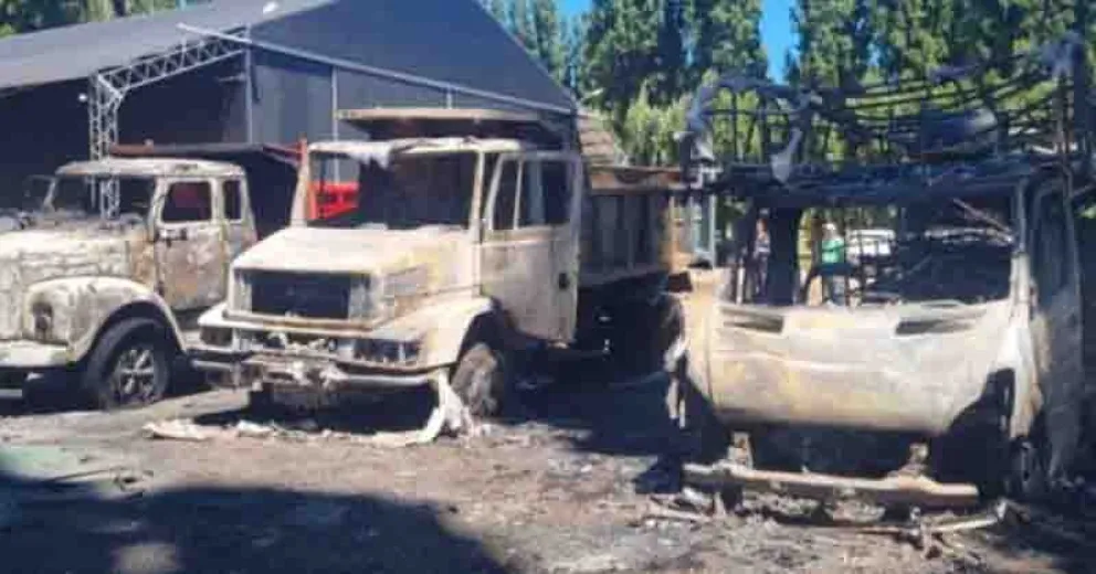 El gobernador de Chubut atribuyó ese atentado al desalojo reciente de la Lof Pailako del Parque Nacional Los Alerces.