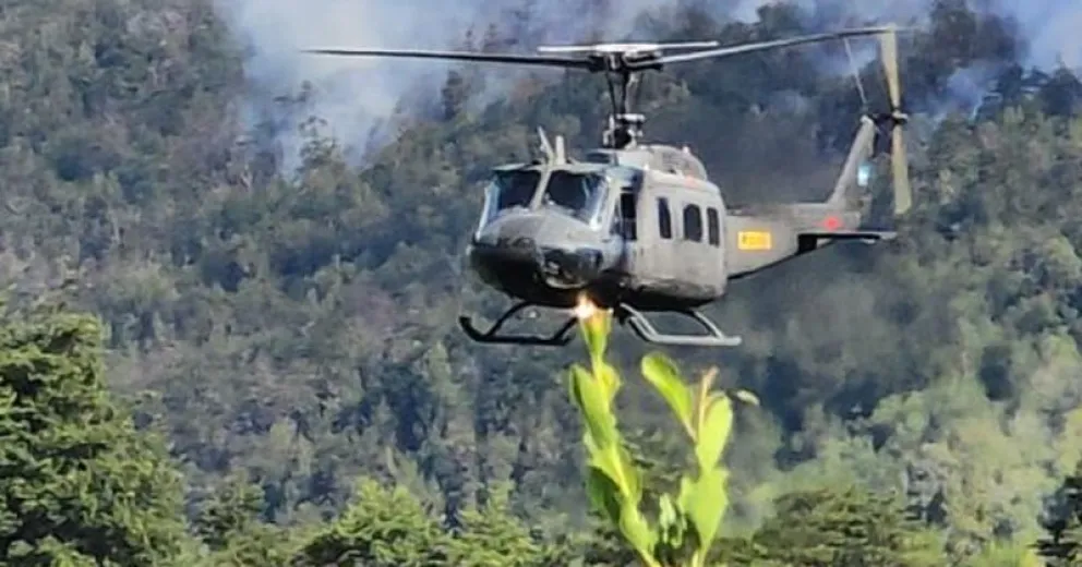 El incendio ayer estaba a 300 metros de las viviendas.