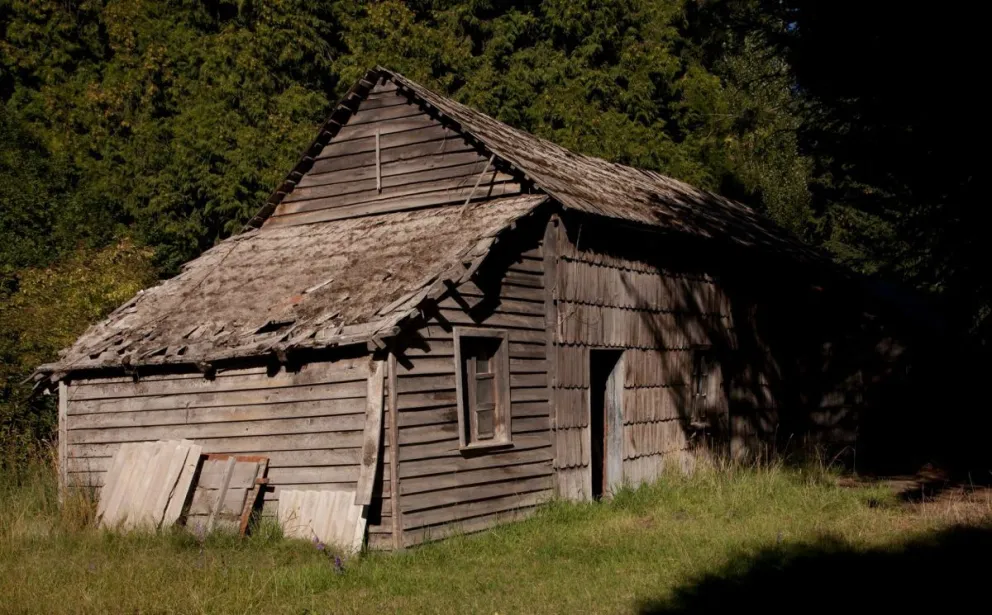 Antigua caballeriza de los Lagos en el paraje La Medialuna. Foto: Archivos del Sur.