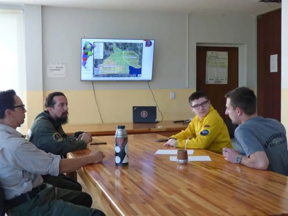 Los visitantes tienen la intención de crear una sección especializada de incendios forestales en su país.