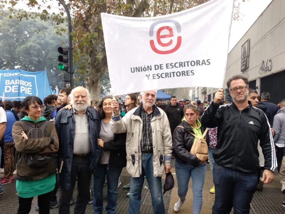 Unión de Escritoras y Escritores.