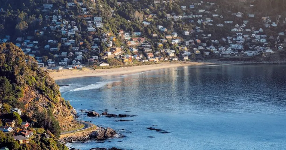 La ley "Chao Colillas", prohíbe fumar en playas chilenas. 