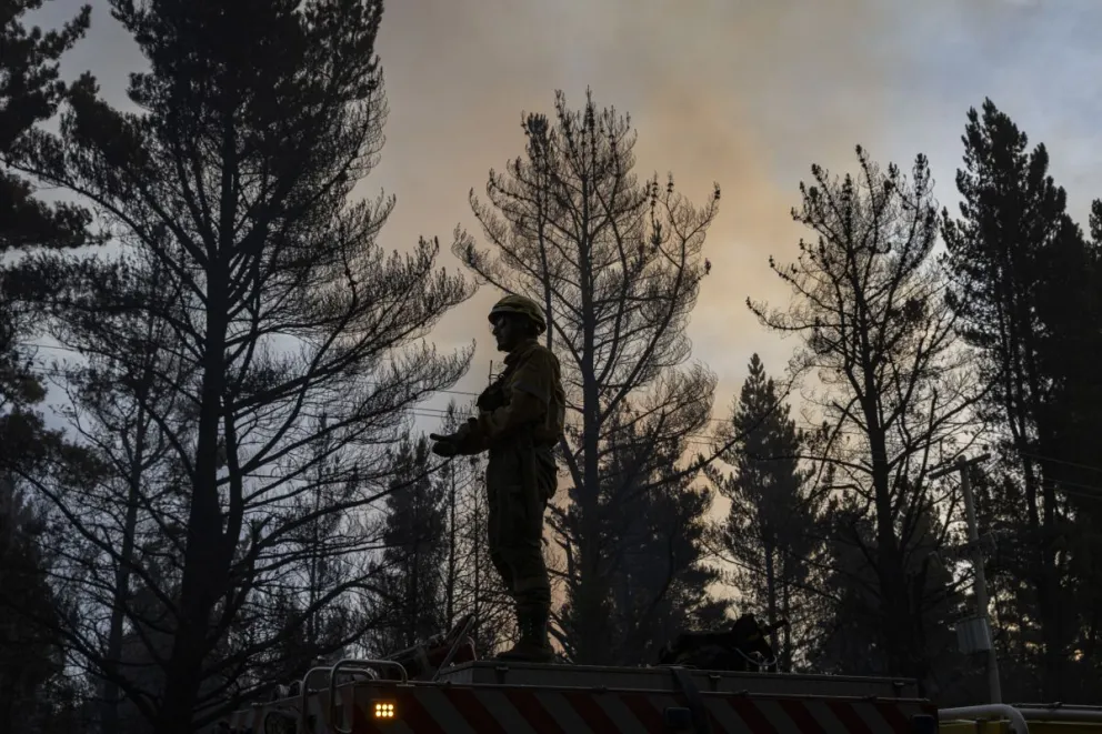 Aunque la lluvia no llega de manera contundente, el aire frío podría dar una tregua. (Foto: Euge Neme)