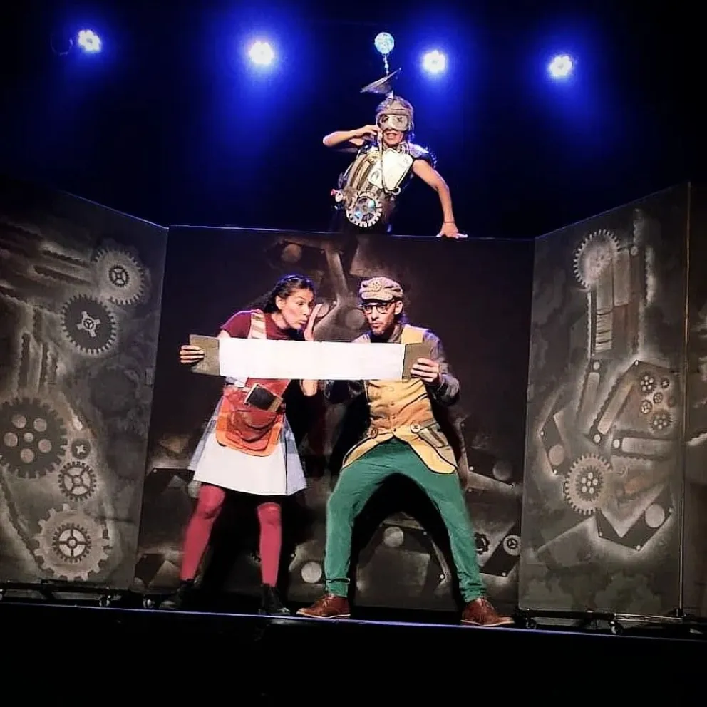 Aunque con otra obra, en 2020 Baco Compañía Teatral estuvo en Chile.