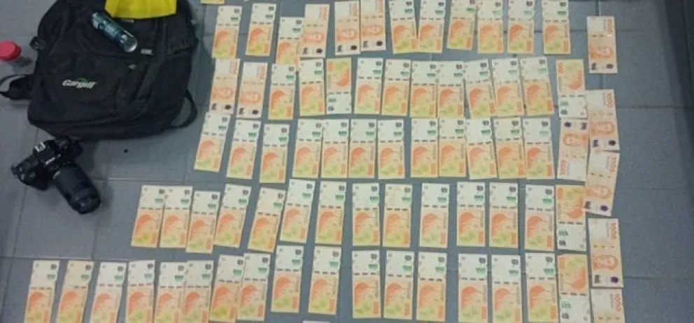 Además, durante el operativo, secuestraron dinero en efectivo. 