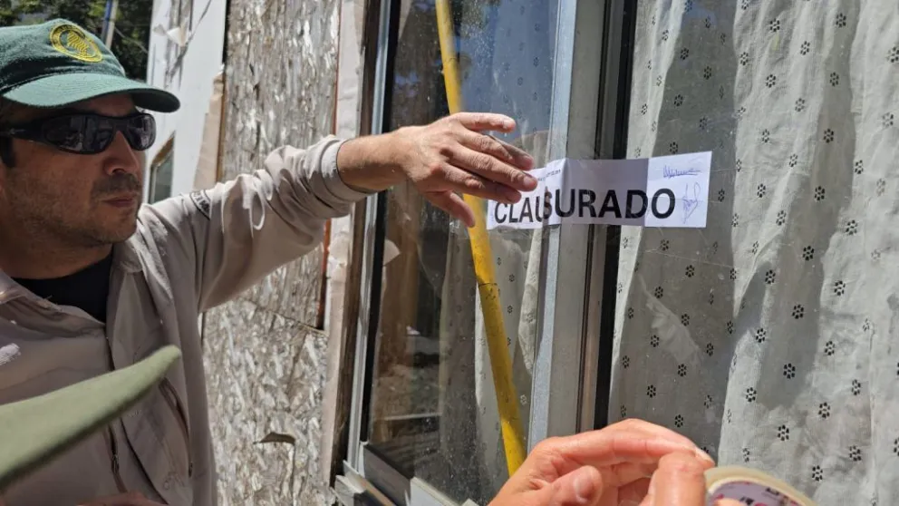 Faja de clausura en un servicio de acampe en la zona de lago Gutiérrez (fotos: gentileza de Parques Nacionales, excepto donde se indica).