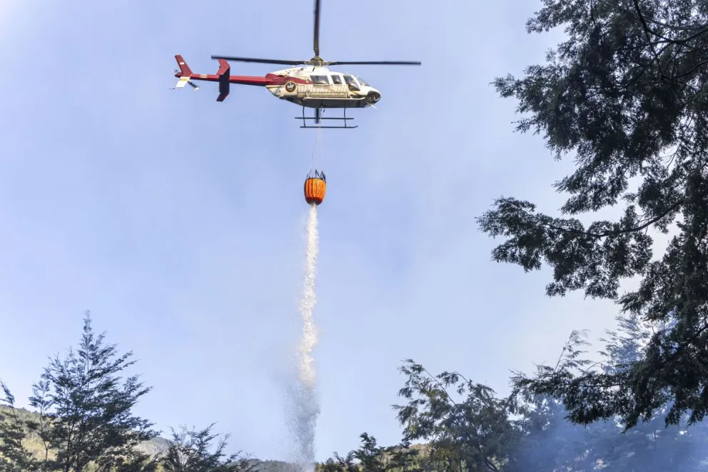 Se viven momentos de tensión en El Bolsón ante un domingo caluroso y de viento (foto: Eugenia Neme)